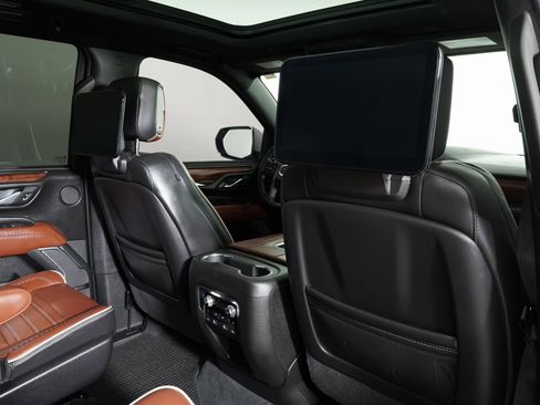 Used 2023 GMC Yukon Denali Ultimate image 11