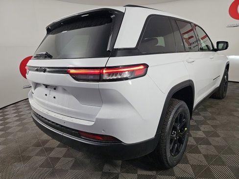 New 2025 Jeep Grand Cherokee 4WD image 7