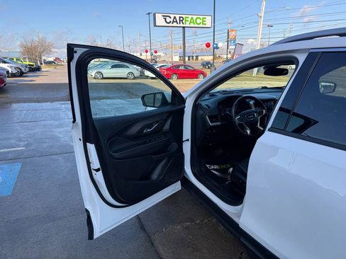 Used 2020 GMC Terrain SLT image 18