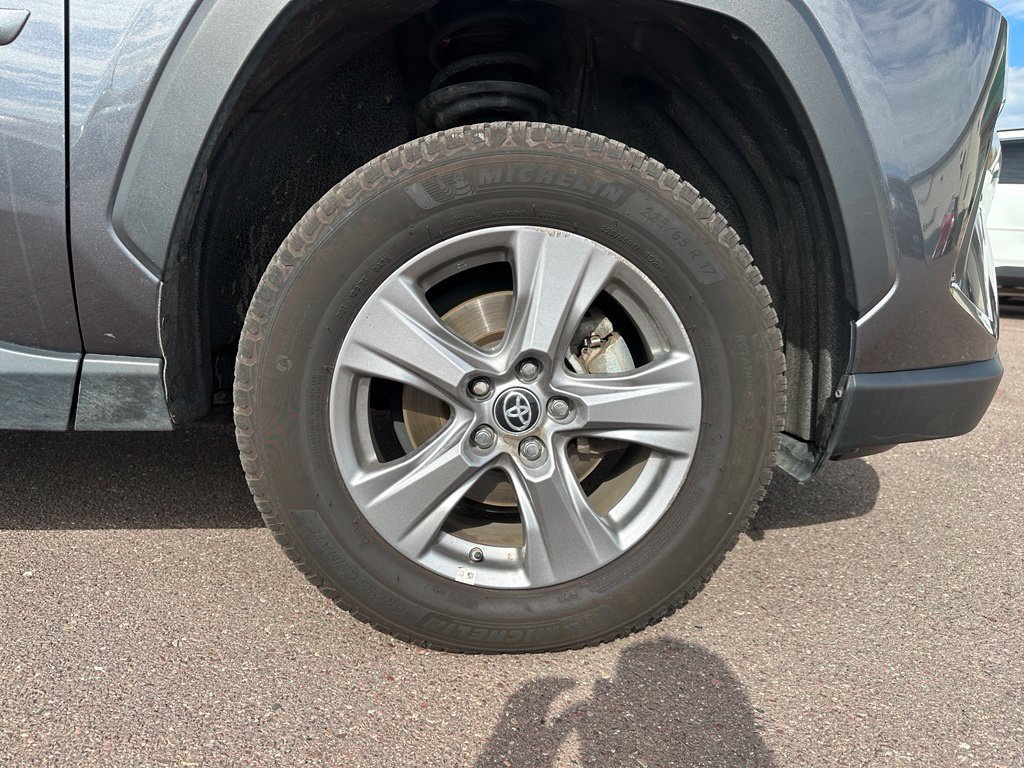 Used 2024 Toyota RAV4 LE AWD/4WD image 39