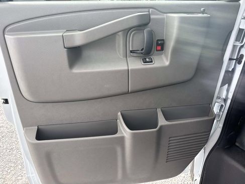 New 2025 Chevrolet Express 2500 Work Van w/ Enhanced Convenience Package image 18