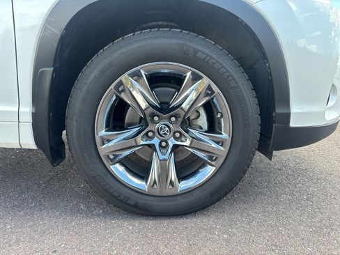 Used 2019 Toyota Highlander Limited Platinum AWD/4WD image 34