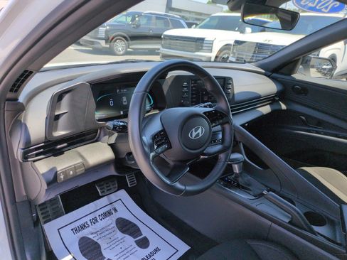 Used 2025 Hyundai Elantra Sport FWD image 15