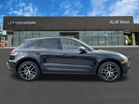 Used 2023 Porsche Macan AWD/4WD image 4