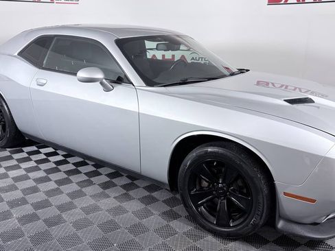 Used 2022 Dodge Challenger SXT RWD image 9