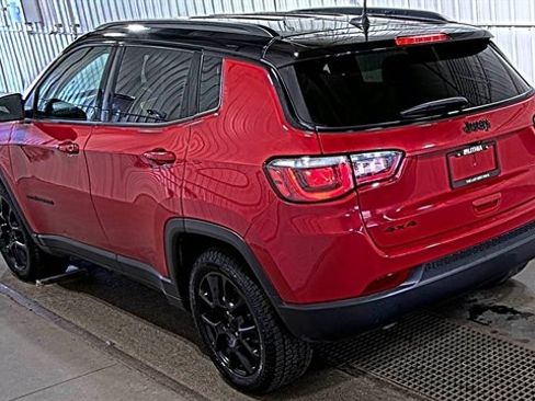 Used 2024 Jeep Compass Latitude w/ Convenience Group AWD/4WD image 8