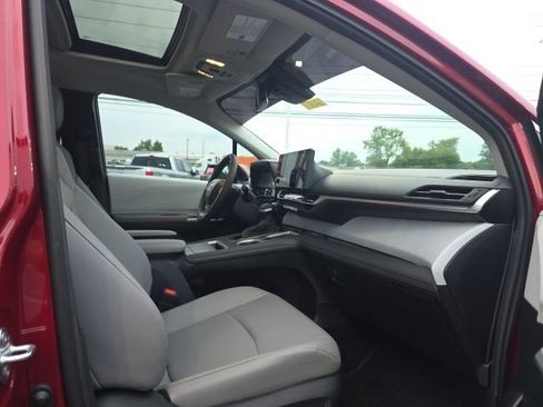 Used 2026 Toyota Sienna XLE FWD image 12