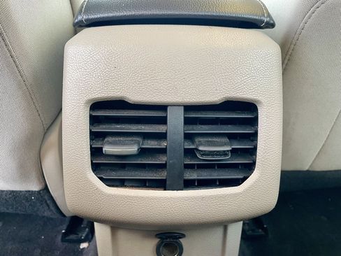 Used 2018 Ford Fusion SE w/ Fusion SE Technology Package image 26