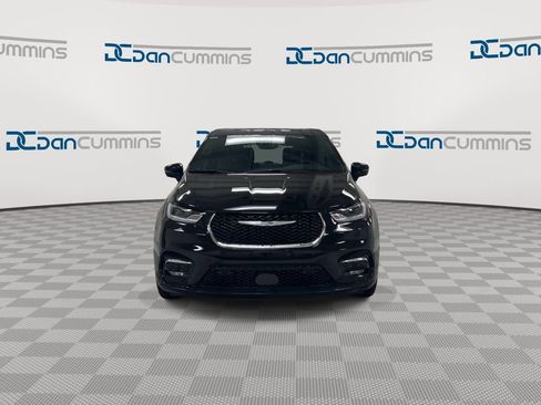 New 2026 Chrysler Pacifica Limited FWD image 3