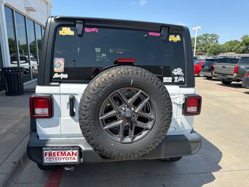 Used 2024 Jeep Wrangler Unlimited Sport AWD/4WD image 9