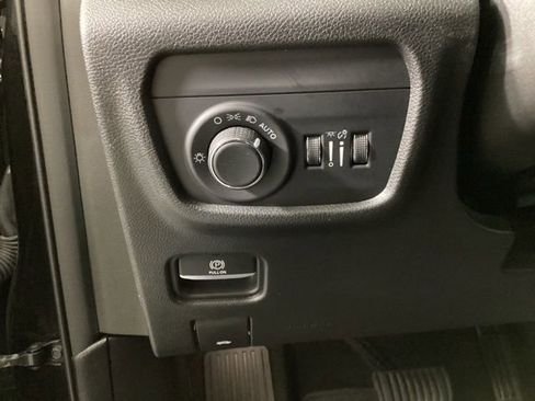 Used 2022 Jeep Grand Cherokee Altitude image 21