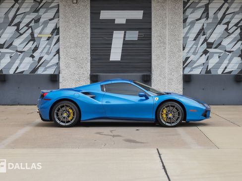 Used 2018 Ferrari 488 Spider RWD image 17