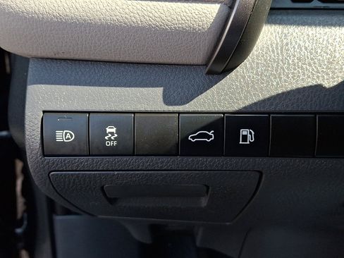 Used 2018 Toyota Camry LE image 25