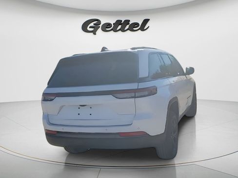 New 2026 Jeep Grand Cherokee Altitude image 7