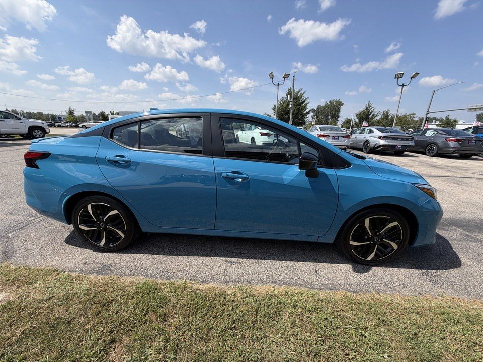 Used 2025 Nissan Versa SR FWD image 6