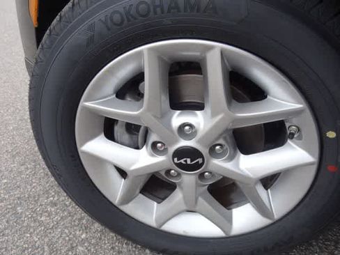 Used 2025 Kia Soul LX w/ LX Technology Package FWD image 29