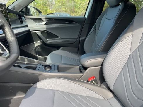 New 2026 Volkswagen Tiguan SE R-Line FWD image 9