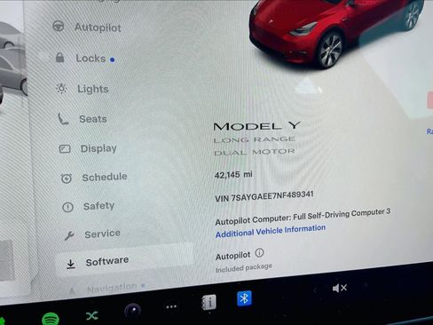 Used 2022 Tesla Model Y Long Range image 25