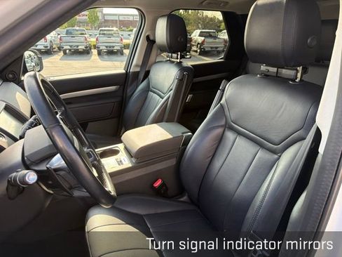 Used 2020 Land Rover Discovery Landmark AWD/4WD image 19