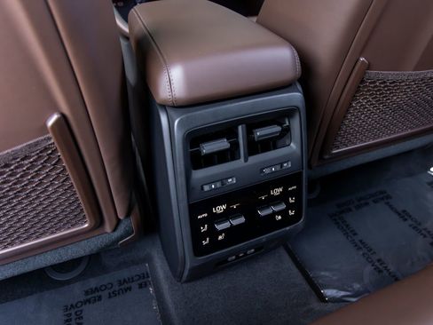 Certified 2026 Porsche Macan Electric RWD image 43