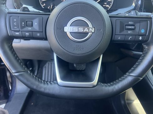 Used 2023 Nissan Pathfinder SL AWD/4WD image 9