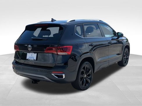 Certified 2022 Volkswagen Taos SE FWD image 3