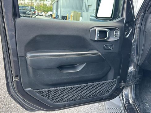 Used 2021 Jeep Gladiator Overland w/ Popular Equipment Package image 14