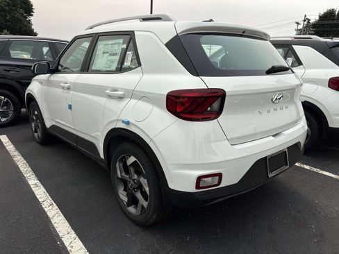 Used 2026 Hyundai Venue SEL FWD image 3