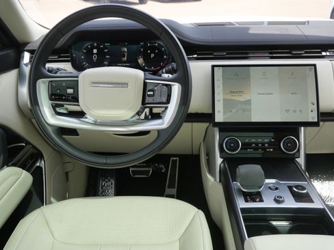 Certified 2023 Land Rover Range Rover SE image 19