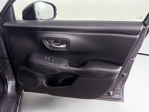 Used 2025 Honda HR-V LX image 31