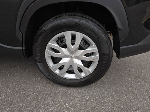 Used 2023 Toyota Corolla Cross L image 30