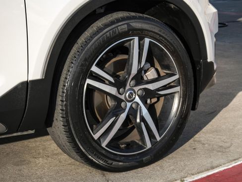 Used 2021 Volvo XC40 T4 R-Design image 61