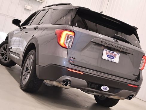 Certified 2022 Ford Explorer XLT w/ Equipment Group 202A AWD/4WD image 41