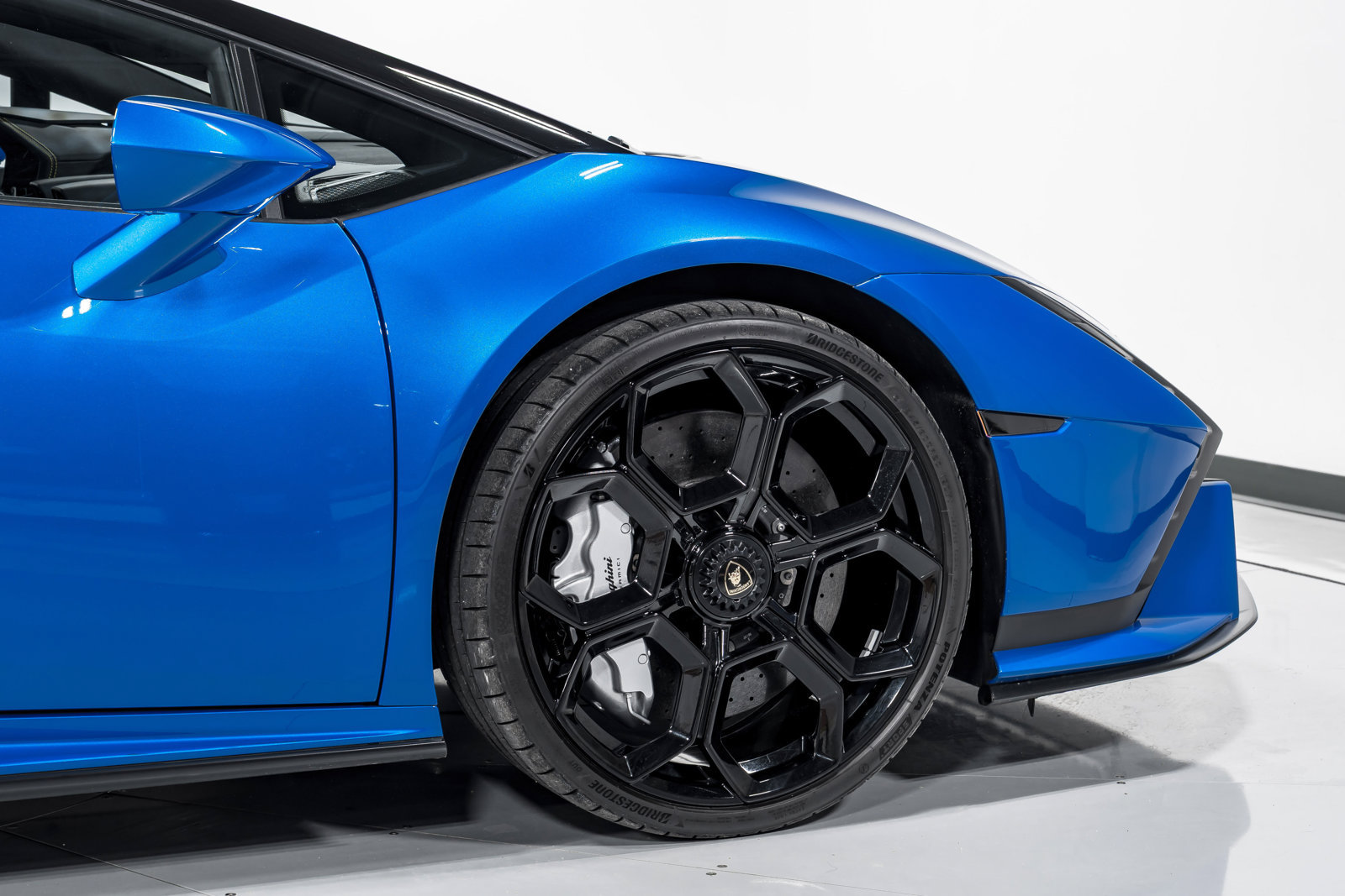 Used 2023 Lamborghini Huracan Tecnica RWD image 45