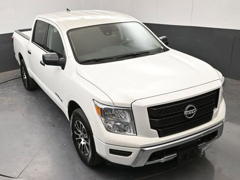 Used 2024 Nissan Titan SV AWD/4WD image 18