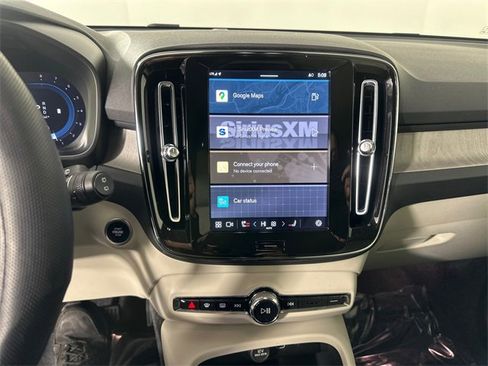 Used 2025 Volvo XC40 B5 Plus w/ Climate Package image 28