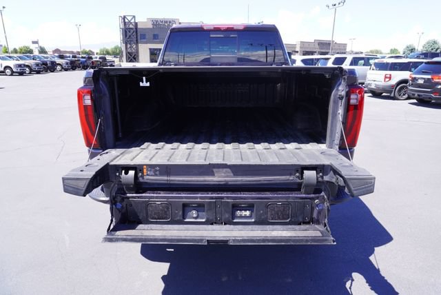 Used 2024 GMC Sierra 3500 Denali Ultimate AWD/4WD image 11