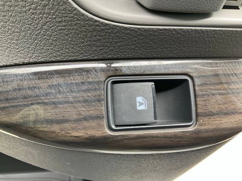 Used 2015 Toyota Sienna XLE AWD/4WD image 33
