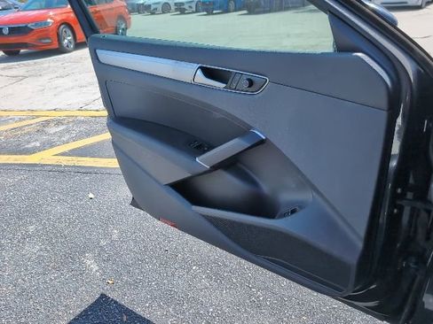 Used 2017 Volkswagen Passat 1.8T S image 21