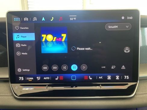 Certified 2025 Volkswagen Tiguan SE R-Line image 18