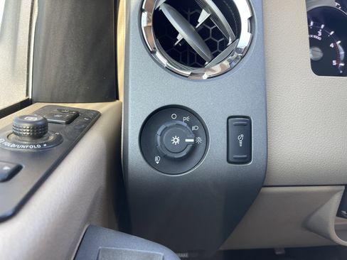 Used 2012 Ford F350 Lariat w/ Lariat Interior Pkg image 19