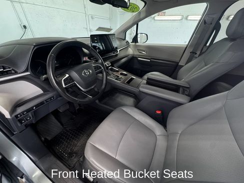 Used 2024 Toyota Sienna XLE FWD image 13