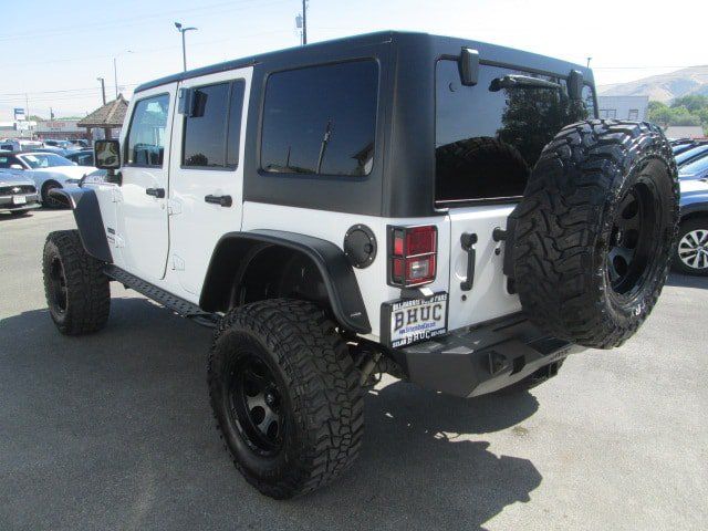 Used 2018 Jeep Wrangler Unlimited Rubicon AWD/4WD image 4