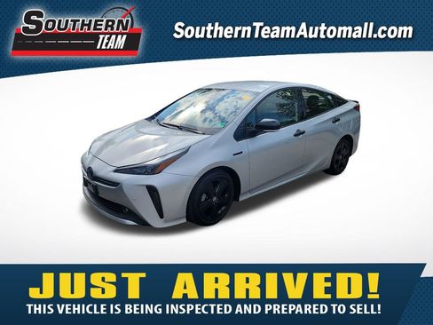 Used 2022 Toyota Prius FWD image 1