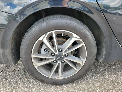 Used 2024 Kia Forte LXS w/ LXS Technology Package FWD image 24