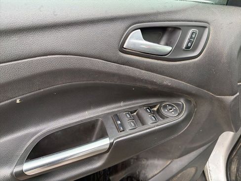 Used 2017 Ford Escape SE image 9