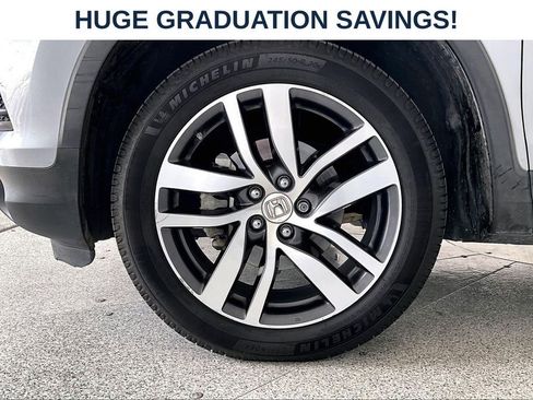 Used 2017 Honda Pilot Touring image 9
