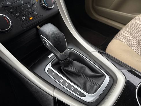 Used 2015 Ford Fusion SE image 28