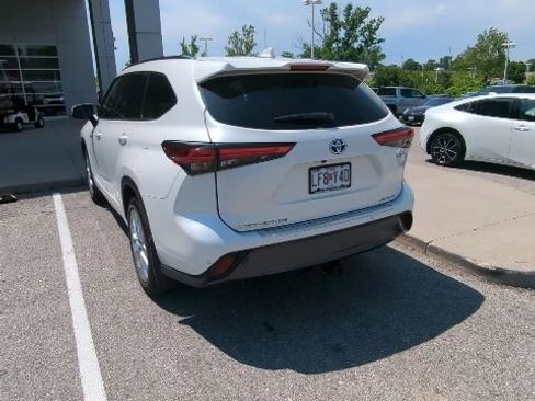 Used 2021 Toyota Highlander Limited AWD/4WD image 10