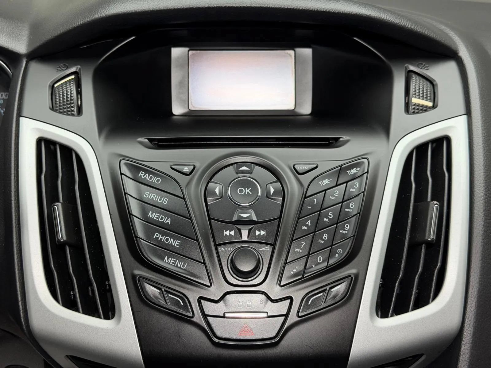 Used 2014 Ford Focus SE FWD image 21